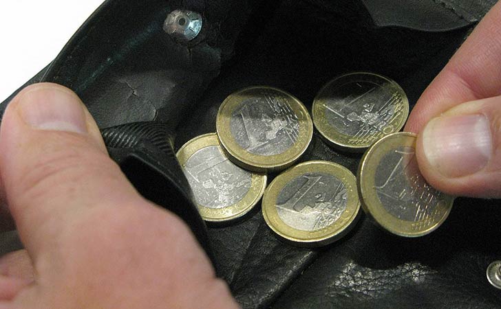 Tízmilliónál is több embert fenyeget a szegénység